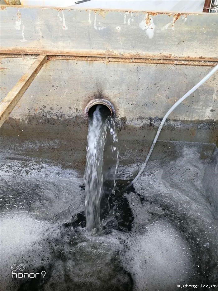 叠螺式污泥脱水机现场调试出泥效果